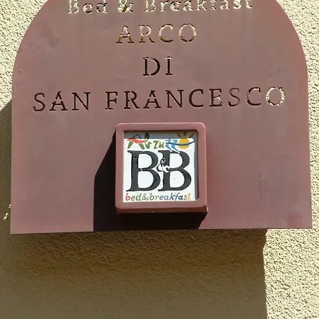 Arco Di San Francesco Nocleg ze śniadaniem 3*